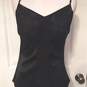 ETCETERA TOP TANK CAMISOLE
BLACK STRETCH LACE SPAGHETTI
STRAP Size 8